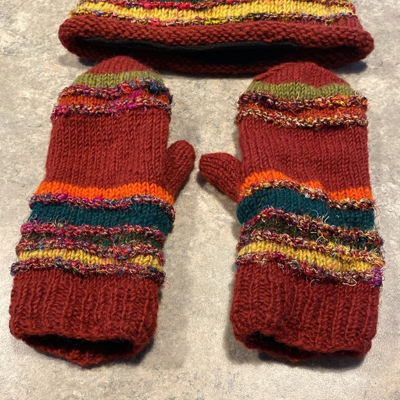 Fair Trade Recycled Silk and Wool Fleece Lined Hat and Mittens - Picture 3 of 6